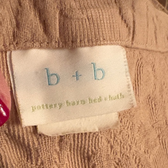 Pottery Barn Textured Cream Quilt - Picture 4 of 4